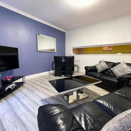 Recently Refurbished Two Bedroom Apartment, Central Location! Glasgow Esterno foto