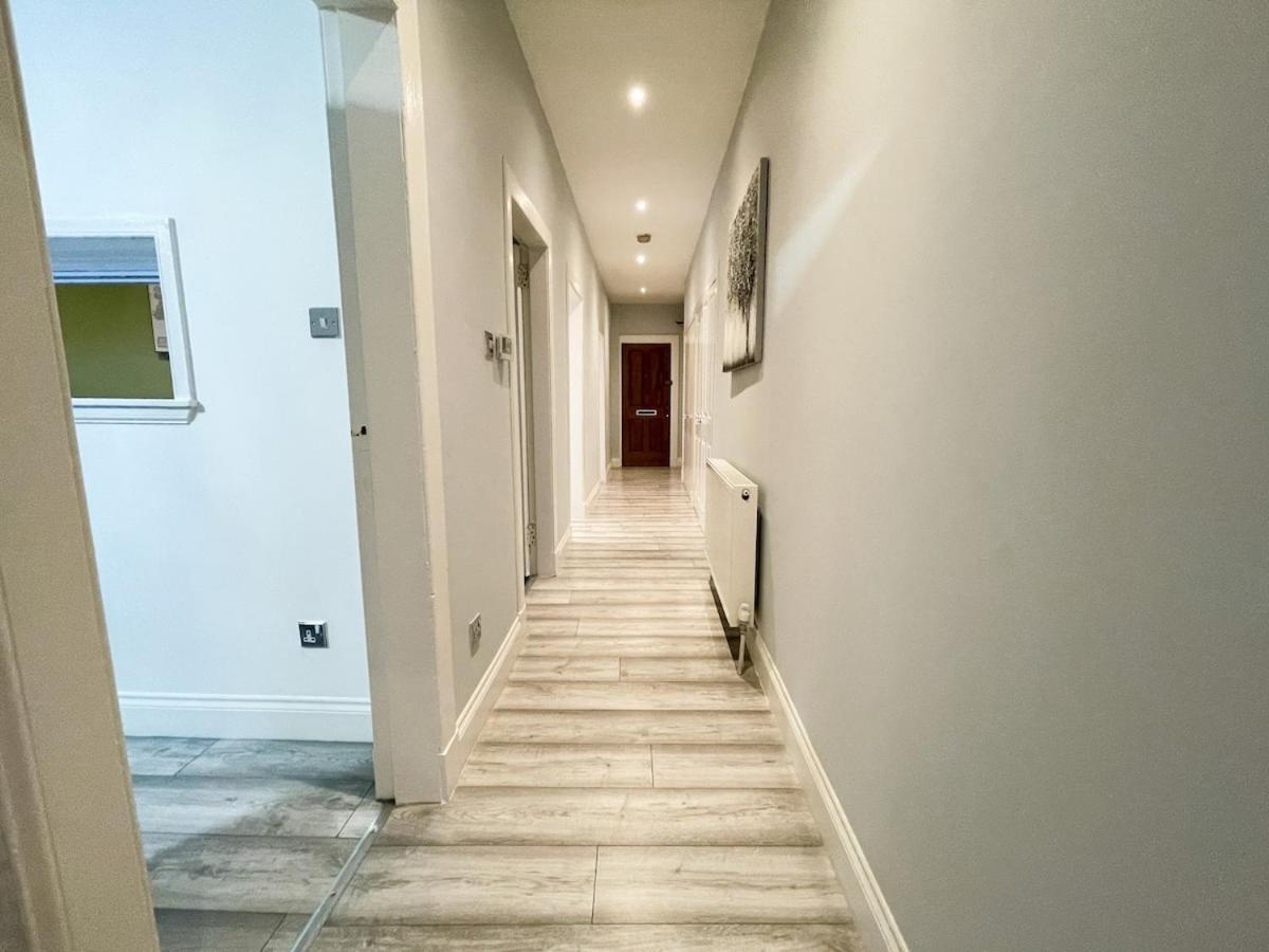 Recently Refurbished Two Bedroom Apartment, Central Location! Glasgow Esterno foto