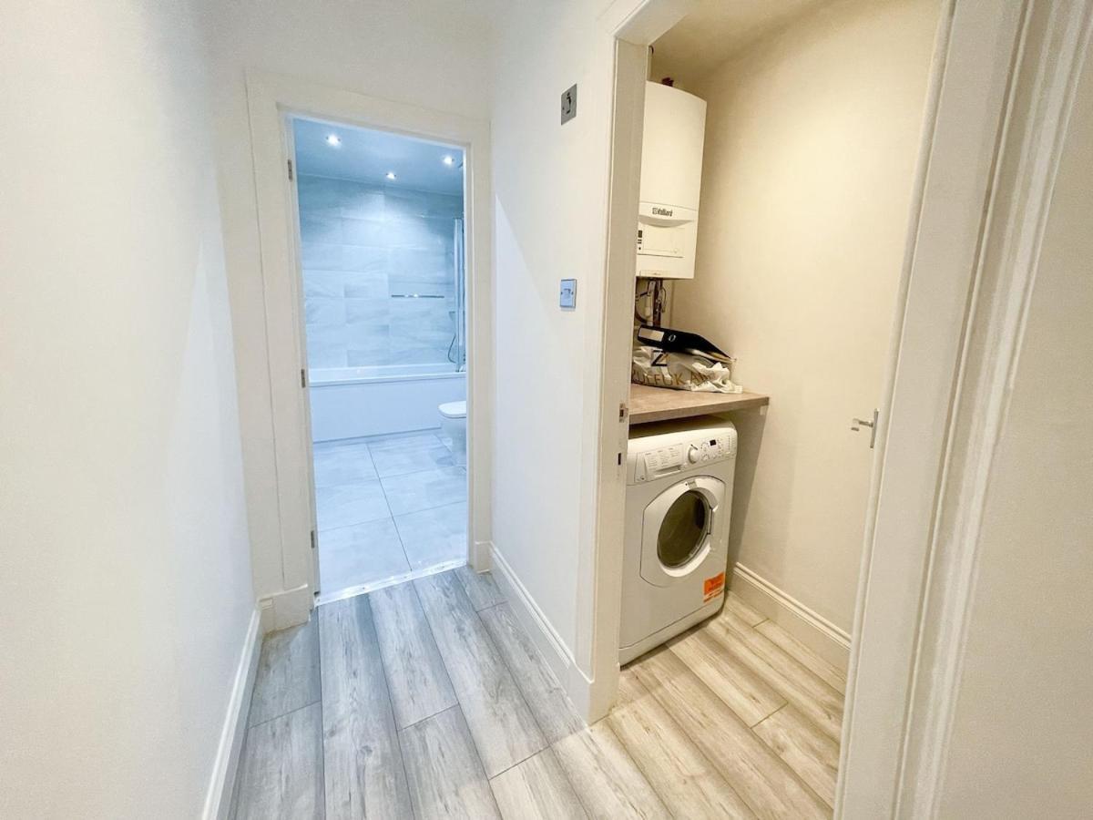 Recently Refurbished Two Bedroom Apartment, Central Location! Glasgow Esterno foto
