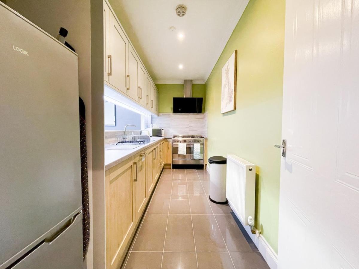 Recently Refurbished Two Bedroom Apartment, Central Location! Glasgow Esterno foto