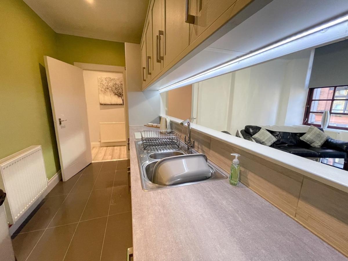 Recently Refurbished Two Bedroom Apartment, Central Location! Glasgow Esterno foto